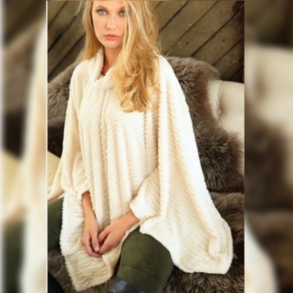 Plush Faux Fur Pullover Poncho - Picture 3 of 4